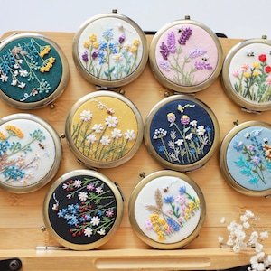 Floral Embroidered Compact Mirror, Pocket Mirror, Makeup Mirror, Vintage Gift for Her, Bridesmaid Gift, Wedding Favor, Valentine&#39;s Day Gift