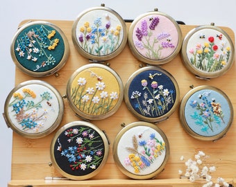 Floral Embroidered Compact Mirror, Pocket Mirror, Makeup Mirror, Vintage Gift for Her, Bridesmaid Gift, Wedding Favor, Christmas Gift.