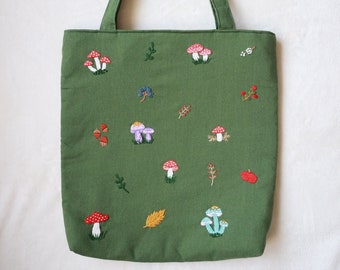 Mushroom Embroidered Tote Bag With Zipper. Eco-friendly Floral Linen Tote Bag. Cute & Aesthetic Tote Bag in Green