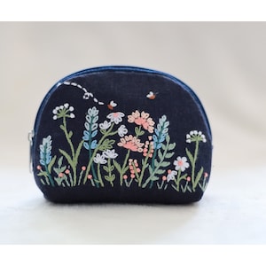 Hand Embroidered Coin Purse with Flower Embroidery, Earphone Case, Vintage Coin Purse, Bridesmaid Gift, Linen Pouch 1 - Navy