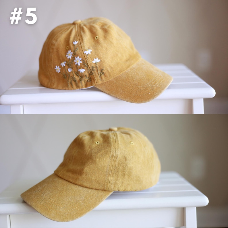 Peut inclure: Une casquette de baseball jaune moutarde avec un motif de broderie de marguerite blanche. La casquette a une visi&egrave;re incurv&eacute;e et une couronne structur&eacute;e.