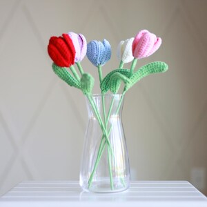 Tulipa de crochê feita à mão | Buquê de tulipas de crochê | Presente de flores para sempre para ela | Aniversário, inauguração de casa, decoração de casamento