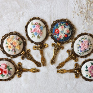 Floral Embroidered Compact Mirror. Flower Pocket Mirror. Makeup Mirror. Antique Compact Mirror, Vintage Vanity Hand Mirror, Bridesmaid Gift.