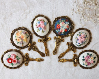 Floral Embroidered Compact Mirror. Flower Pocket Mirror. Makeup Mirror. Antique Compact Mirror, Vintage Vanity Hand Mirror, Bridesmaid Gift.