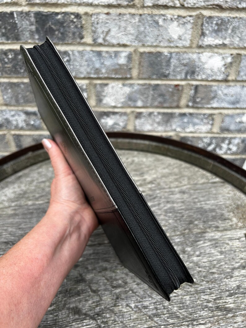 Zippered thin bible with thumb index KJV bible