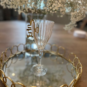 Weinglas-Charme Benutzerdefinierte Weincharme Hochzeit Weincharme Goldweincharme Weinglascharme Hochzeitcharme Personalisieren Sie Laser-Schnittnamen