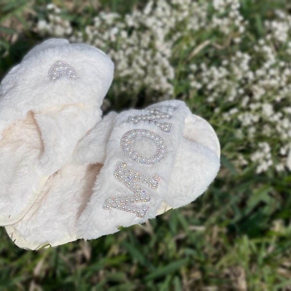 Mom’s Cloud-Like Comfort: Personalized Fluffy Slippers for Family plush faux fur Slippers, MOTHERS DAY perfect gift.