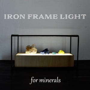 LED Table Lamp for Minerals & Decor – USB Rechargeable Wooden Iron Frame Light（鉱物ディスプレイライト・インテリア・テーブルランプ・木製＆アイアン）