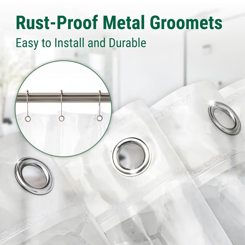 Op de afbeelding: Close-up van een wit douchegordijn met roestvrije metalen oogjes. Het douchegordijn hangt aan een zilveren douchestang. De tekst "Rust-Proof Metal Grommets" en "Easy to Install and Durable" is zichtbaar bovenaan de afbeelding.
