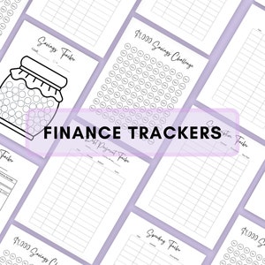 Op de afbeelding: Een set printbare financi&euml;le trackers, waaronder een budgettracker, een spaar-tracker, een inkomsten-tracker en een uitgaven-tracker. De trackers hebben een ontwerp met een pot met munten en de tekst "&euro; 1.000 spaaruitdaging".