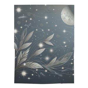 Puede incluir: Una pieza de arte mural decorativa con un diseño celestial. La obra de arte presenta un fondo gris con hojas plateadas, estrellas y una luna creciente. El diseño tiene una apariencia texturizada y en relieve, creando un efecto dimensional.