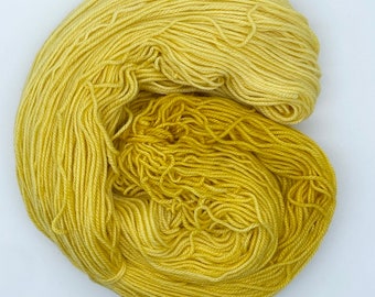 Yellow kettle dyed dip dyed full skein 115 gram Hand dyed - 80% Superwash wool 20 Nylon worsted sock yarn