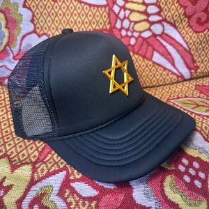 Hanukkah Star of David Trucker Hat - Israel Flag Cap - Jewish Holiday Wear - Black Red Blue and White. Jewish hat. Versac