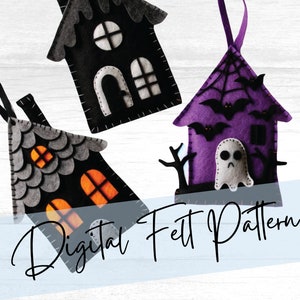 Peut inclure: Trois décorations de maison en feutre d'Halloween avec des motifs différents. La première maison est grise avec des accents noirs et des fenêtres orange. La deuxième maison est noire avec des accents blancs et une porte blanche. La troisième maison est violette avec des chauves-souris noires, une toile d'araignée et un fantôme blanc.