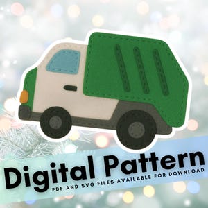 Puede incluir: Un camión de basura de fieltro en blanco, verde y gris. El camión tiene ruedas negras, una ventana azul y un faro naranja. El texto "Digital Pattern" se muestra en negro, con texto adicional debajo.