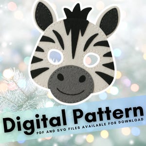 Könnte beinhalten: Eine Filz-Zebra-Maske mit schwarz-weißen Streifen, schwarzen Ohren und einer grauen Nase und Mund. Die Maske hat Augenlöcher und eine schwarze Mähne. Die Worte "Digital Pattern" werden in großen schwarzen Buchstaben angezeigt.