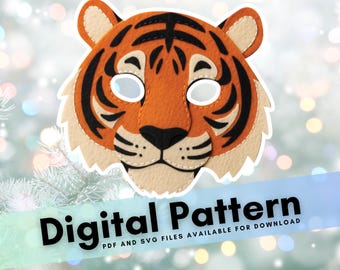Op de afbeelding: Een vilten tijgermasker met oranje, zwarte en crèmekleurige details. Het masker heeft ooggaten en is versierd met zwarte strepen en een zwarte neus. De tekst "Digital Pattern" staat op een banner eronder.