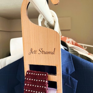 Personalisierter Krawattenhalter, personalisierter Krawattenhalter aus Holz, gravierter Logo-Krawattenhalter