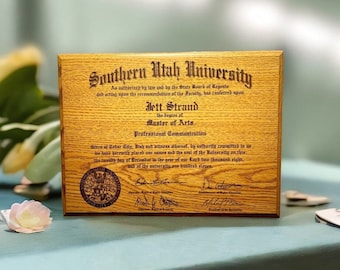 Individuell graviertes Diplom, WGU-Diplomrahmen, Zertifikatsverleihung, Graduierung Professor Geschenk, Diplom Lehrergeschenk, personalisierte Plakette 23x30 cm in Eiche