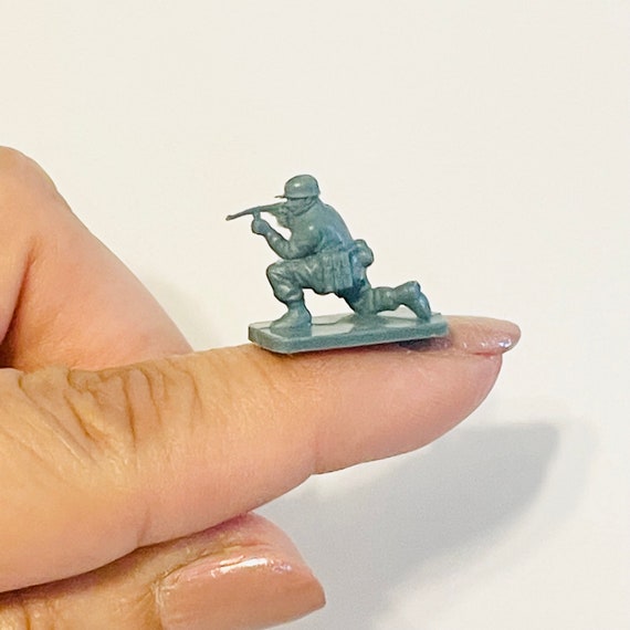 Green Army Guy/man Military Tiny Scale Mini Micro Miniature Figure 