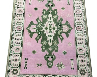 Handgetufteter Oushak Wollteppich, Pinker & Grüner Blumenteppich