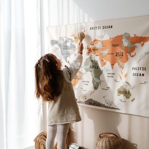 Mapa del mundo de dinosaurios colorido, tapiz de tela de algodón orgánico, tapiz para habitación infantil, tapiz de dinosaurios, tapiz para habitación infantil.
