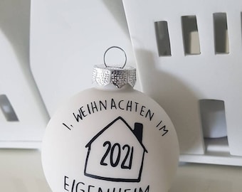 Personalisierte Weihnachtsbaumkugel 6 cm als Geschenk zum Eigenheim mit Verpackung