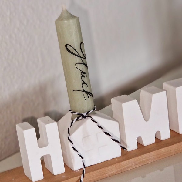 Schriftzug Home mit einem schöne Kerzenhalter aus Raysin