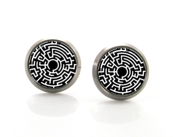 Pendiente de laberinto negro de titanio para hombre, regalo de San Valentín para él, pendientes de botón para hombre, regalos únicos para hombre, pendientes de joyería, pendientes para hombre