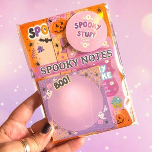 Paquete de papelería con temática de Halloween: bloc de notas, pegatinas y marcapáginas de Halloween.