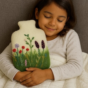 Kruikenhoes MEADOW van 100% vilt, hoes voor kruiken tot 2 liter, kinderkruikenhoes, leuke flessenhoes, Fair Trade Nepal