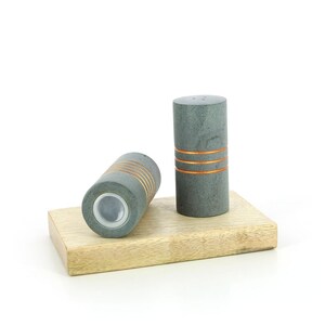 Salz-und Pfefferstreuer RUND, Palewa-Stein mit Tablett aus Mangoholz, Fair Trade aus Indien, hochwertige Handarbeit Bild 2