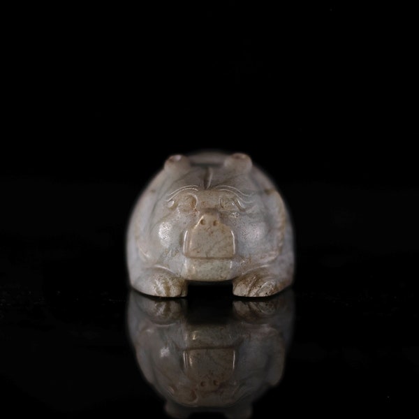 OldPoetry \ Han Dynasty Ancient Jade Bear Paperweight \ Classical Animal Sculpture Pendant \ Chinese Figurine Amulet Art Object Collection