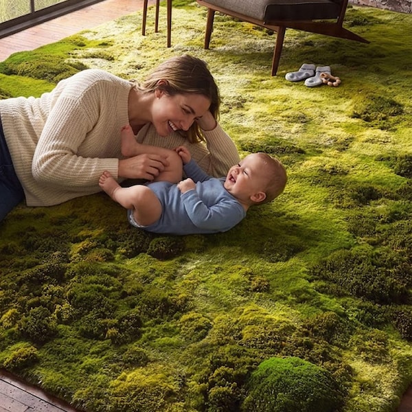 Tapete de musgo tufado feito à mão: Verde Floresta Japandi para decoração de piso.