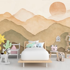 Carta da parati pastello per cameretta dei bambini con montagne al tramonto: acquerello, stacca e attacca