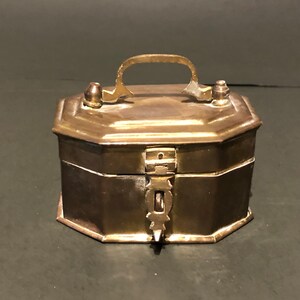Vntg Hand Crafted Solid Brass Trinket Box
