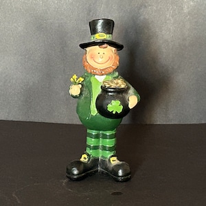 Vntg Irish Leprechaun figurine, plastic