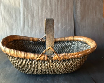 Vntg Chinese reed gathering basket