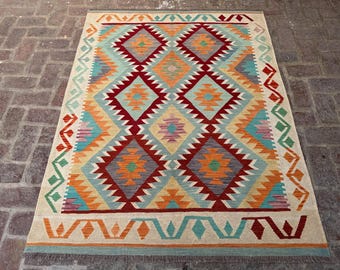 Handwoven Kilim Wool Rug: Bohemian Oriental Accent Carpet (5x6 ft.)