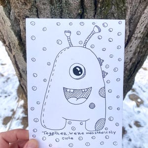 手描きモンスターラブカード | 5 x 7 インチのかわいいイラストと甘い愛の言葉 | デジタルダウンロードのロマンチックなカード | JPEG