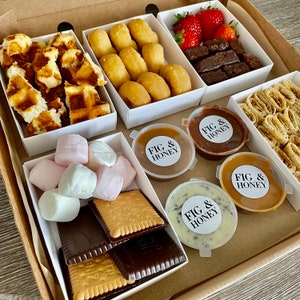 Dessert Box With Dipping Pots