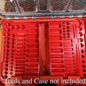 L'organisateur de douilles pour mécanicien contient 93 douilles pour l'organisateur de petites pièces discret à 11 compartiments Milwaukee Packout. Outils/étuis non inclus