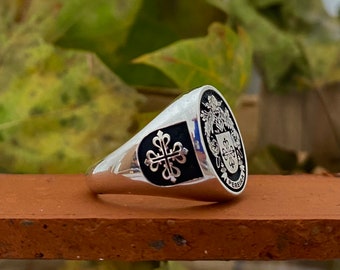 Gold Signet Ring. Big Vintage 9K Yellow Gold Hand Engraved Gold Signet Ring. Big Vintage 9K Yellow Gold Hand Engraved