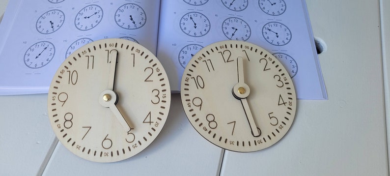 Handmade wooden learning clock learn the time in a playful way Natur
