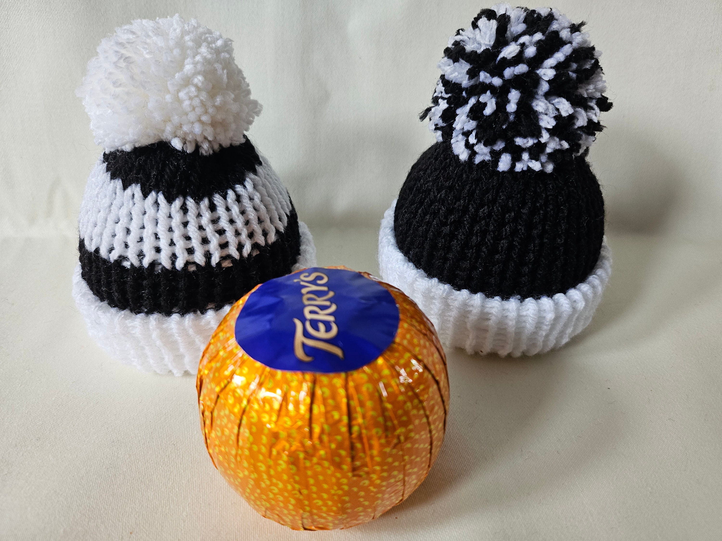 Newcastle United FC - Weihnachten Nikolausmütze schoko orange Bezüge - handgestrickt - Strumpffüller - Wichtelmütze