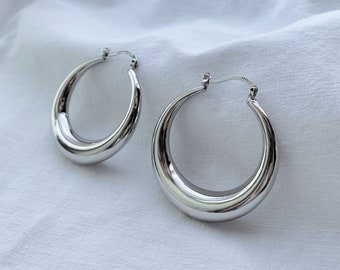 【HYERES LOR】Champagne Moon Silver chunky earring XL Designer fashion, Seoul-fully created | W Concept