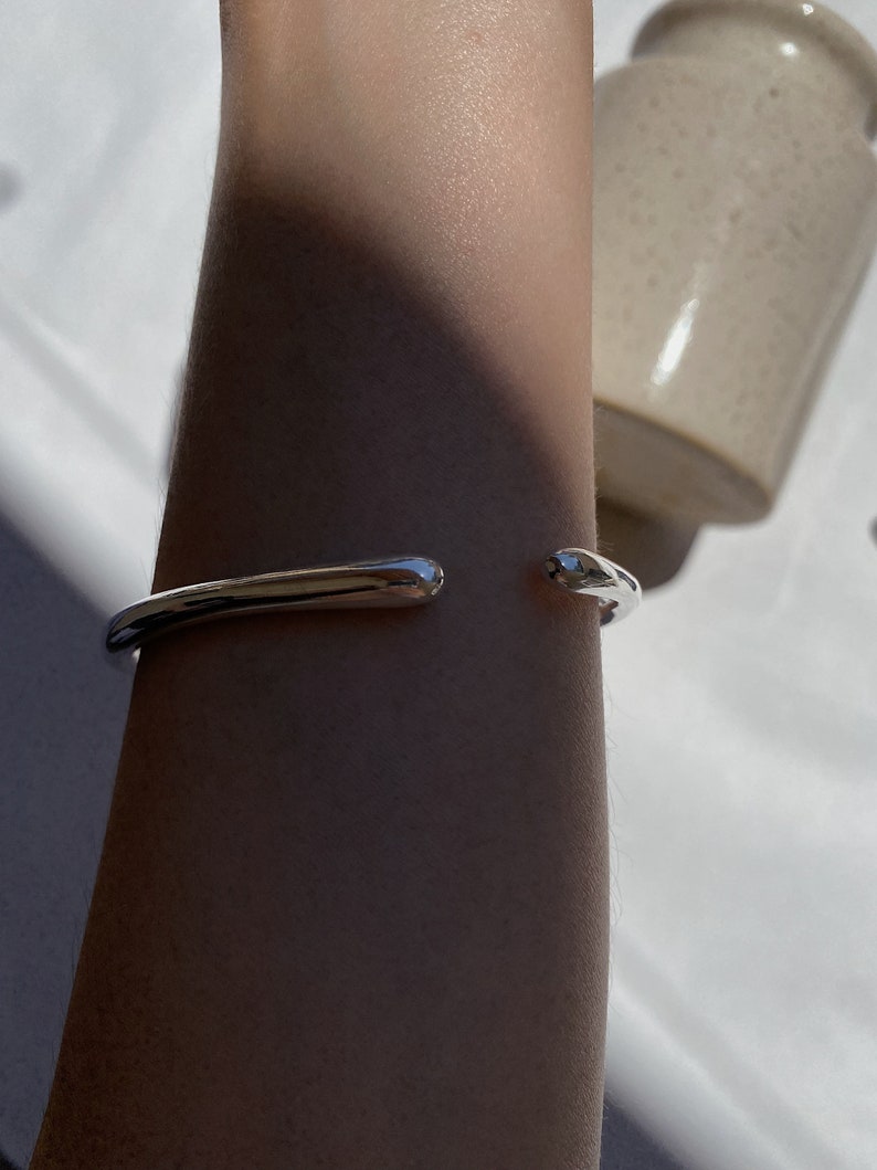 Zilveren armband manchet, 925 sterling verzilverd, armband manchet, verstelbare vintage armband, minimalistische ontwerper, massieve zilveren armband afbeelding 9