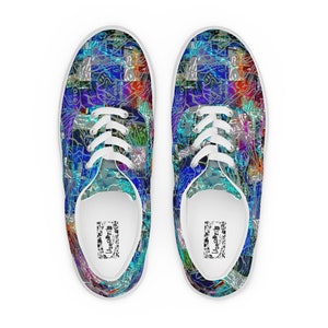 City Nights - Chaussures en toile à enfiler pour femmes avec des cartes de ville trippantes et des fleurs réalisées à partir de plusieurs supports artistiques