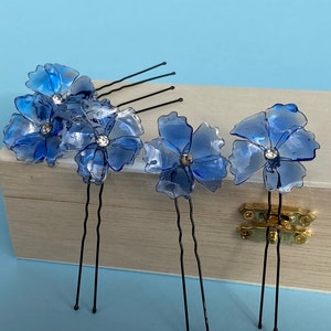 Blue hair pins for the bride, Hairpins flowers, Something blue image 3