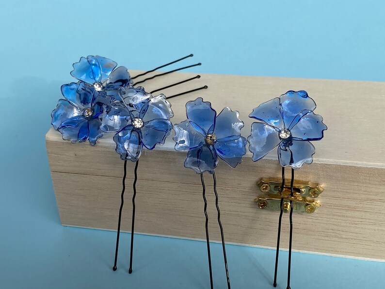 Blue hair pins for the bride, Hairpins flowers, Something blue image 3